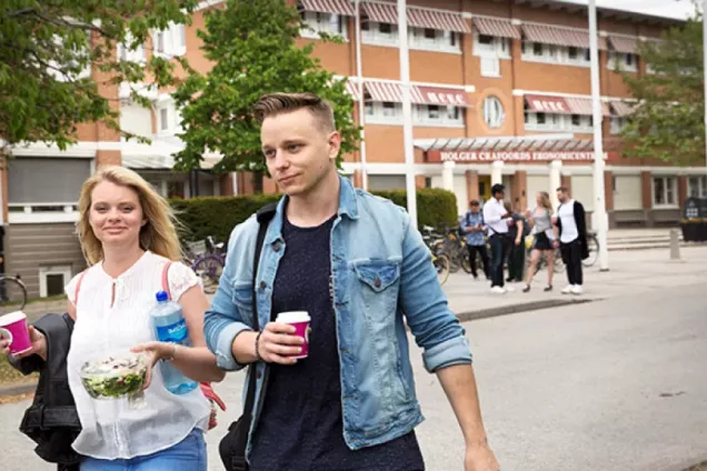 Students outside of university building. Photo.