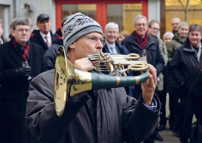 Sten K. Johnson playing the horn at the inauguration ceremony of the Centre.